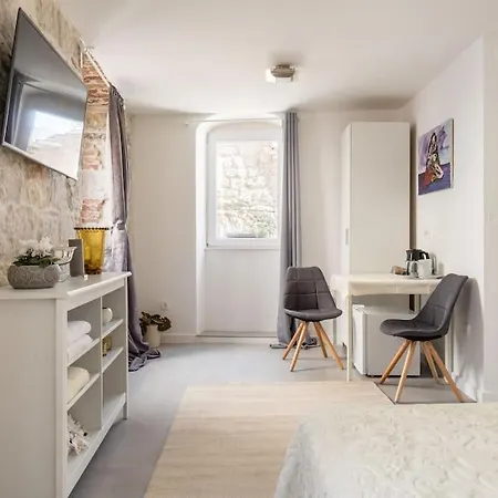 Maris Πανσιόν 4*