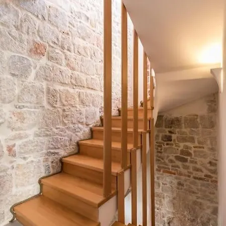 Maris Πανσιόν 4*